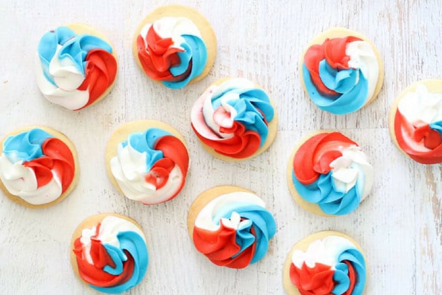 4th of july desserts cookies - red white and blue recipes #desserts #4thofjuly #fourthofjuly #patrioticfood #recipes #food #cakes #cupcakes #americanflagdesserts #cookies #icecream #pies #fruitpizza #marshmallows #popcorn #donuts #sweets #treats #snacks