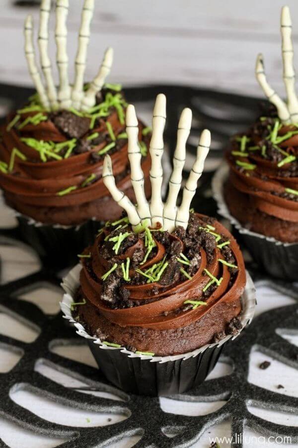 skeleton hands cupcakes