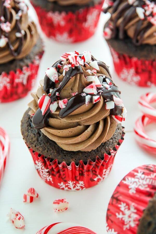 25 Cheerful and Festive Christmas Cupcake Decorating Ideas