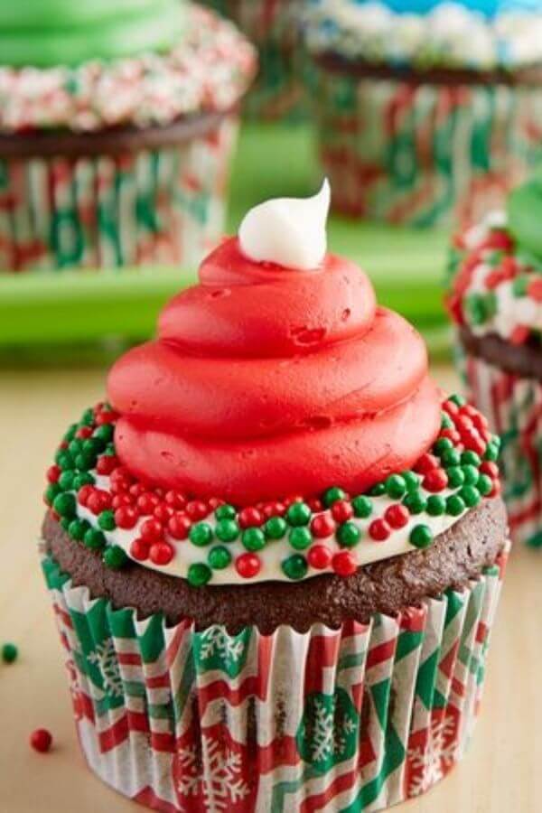 25 Cheerful and Festive Christmas Cupcake Decorating Ideas