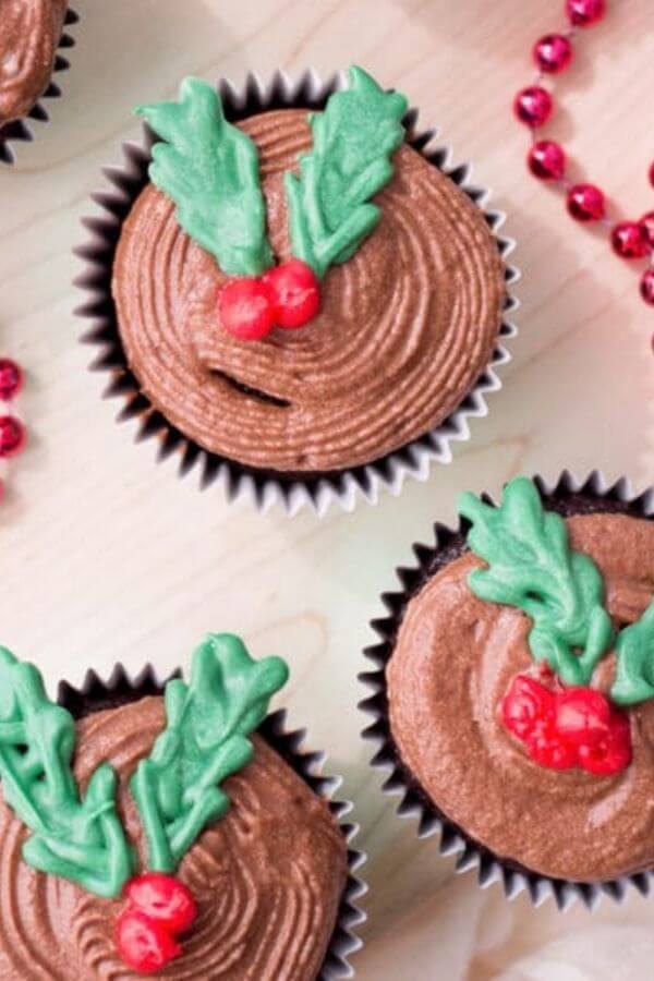 25 Cheerful and Festive Christmas Cupcake Decorating Ideas