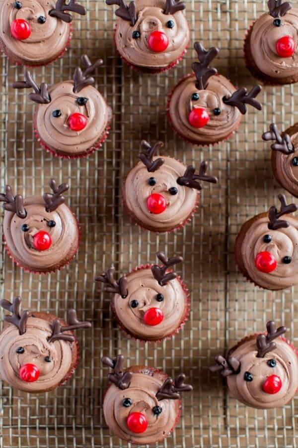 25 Cheerful and Festive Christmas Cupcake Decorating Ideas