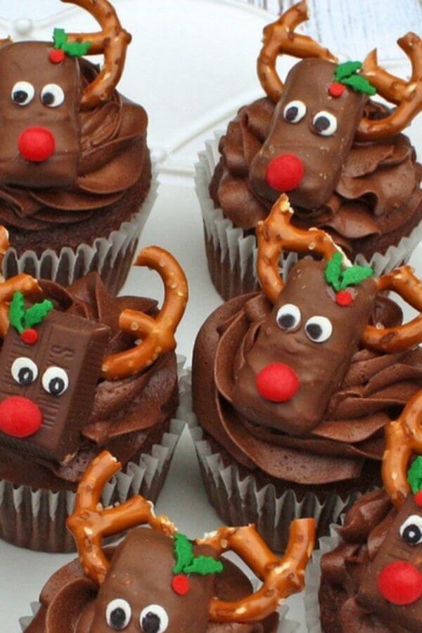 25 Cheerful And Festive Christmas Cupcake Decorating Ideas 7993