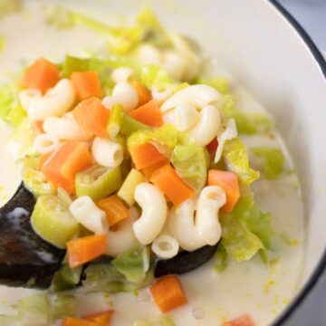 easy macaorni soup in a pot
