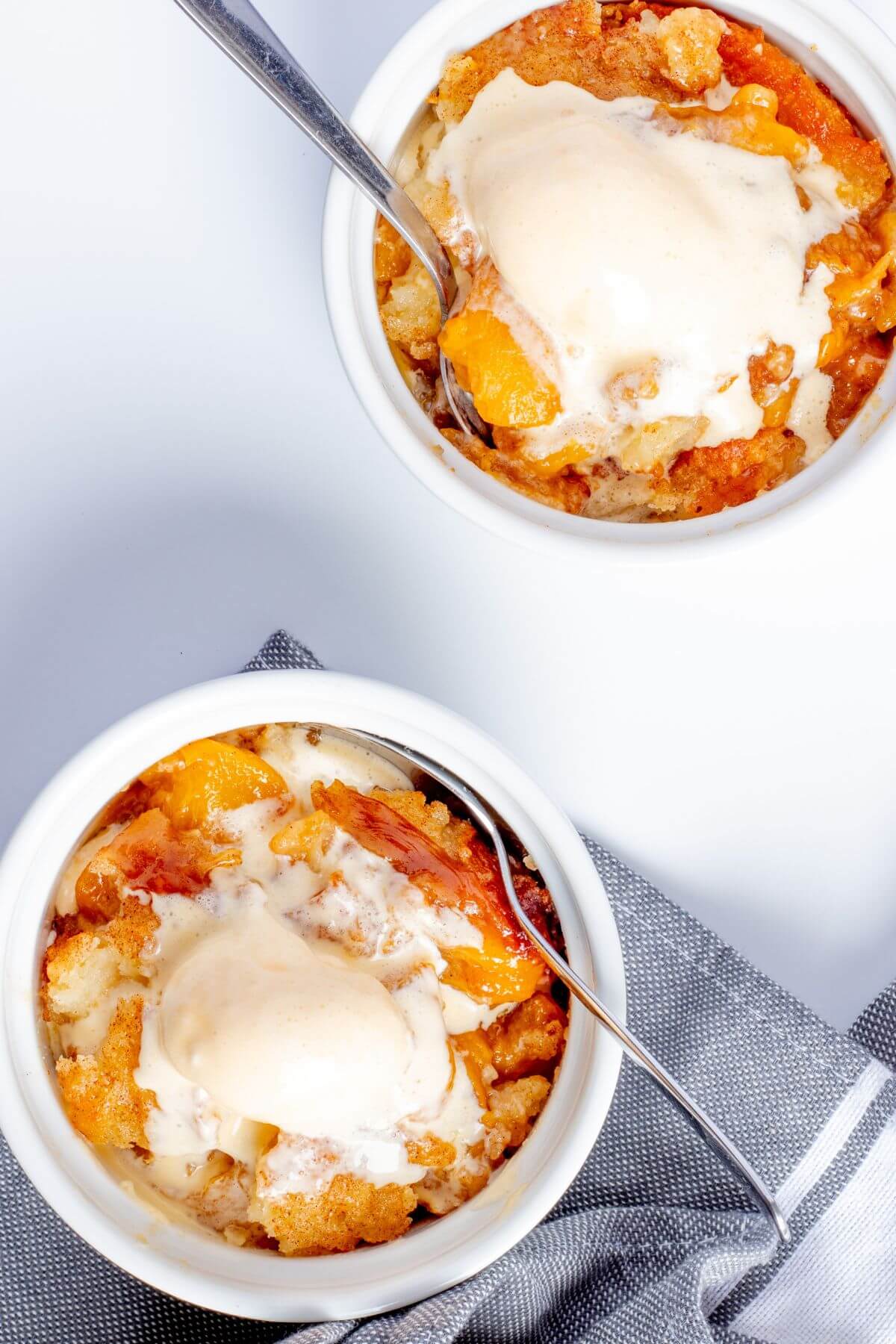 easy peach cobbler with canned peaches
