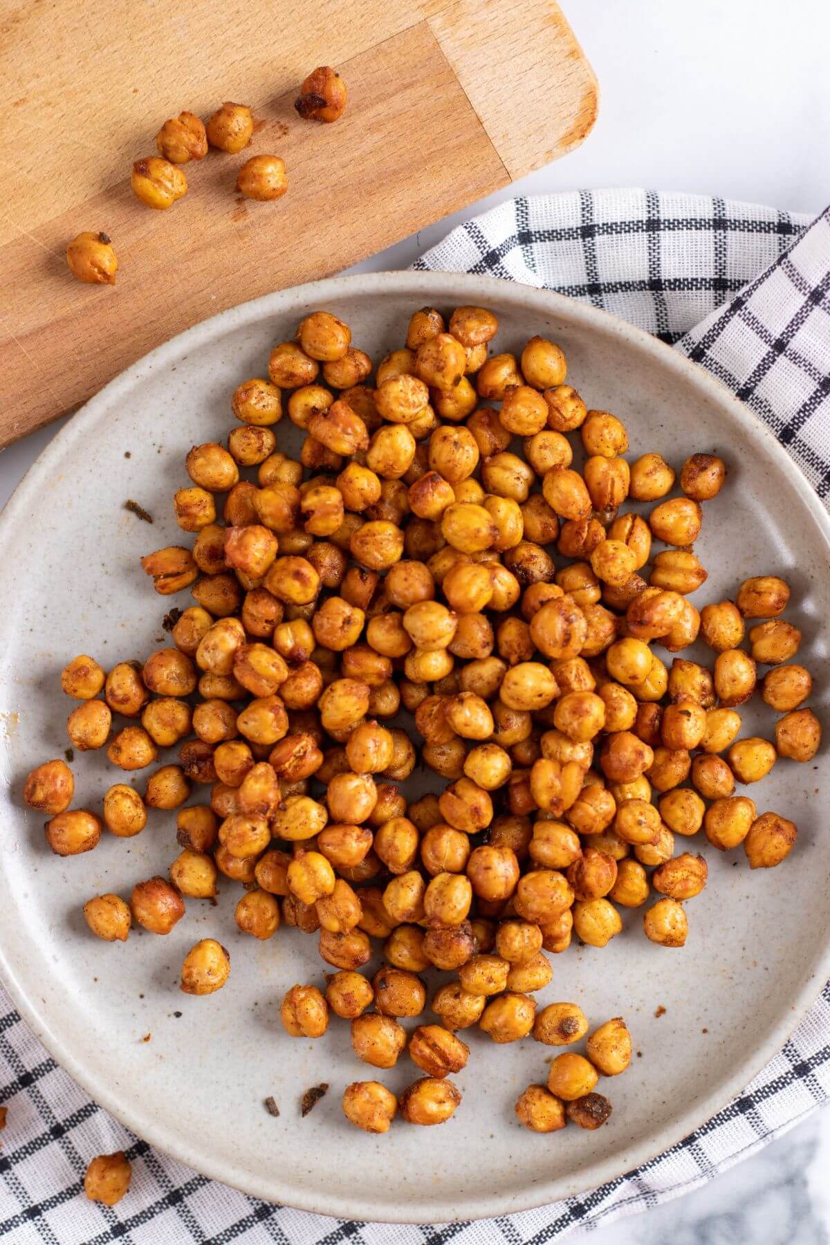 cripsy air fryer chickpeas on a plate