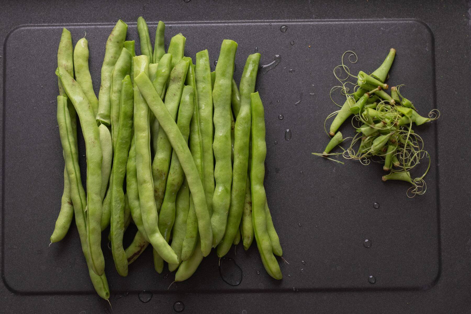 washed and trimmed green beans